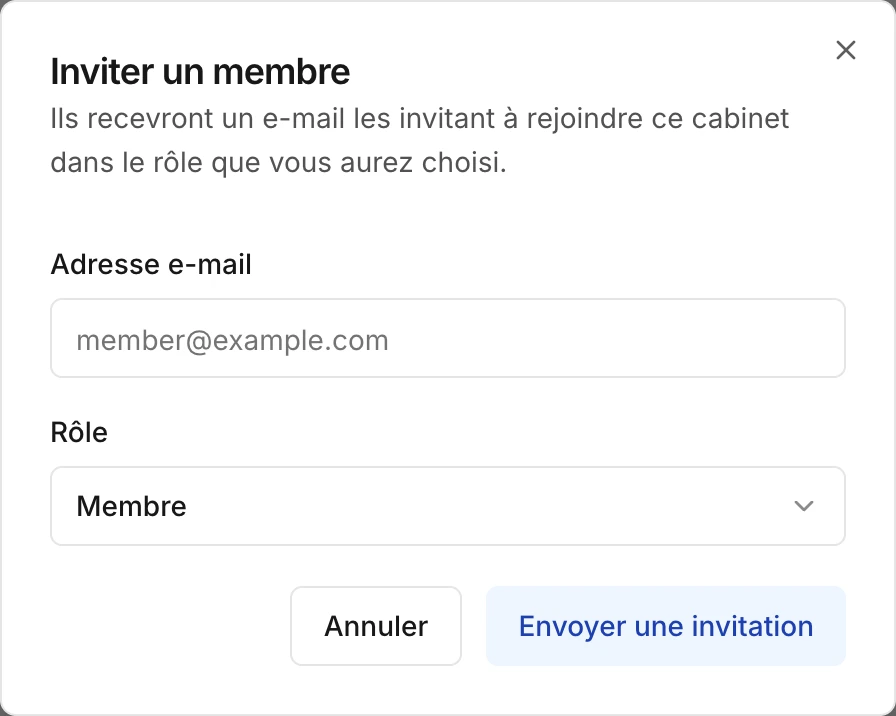 La fenêtre pour inviter un collègue, avec l'adresse e-mail et le rôle
